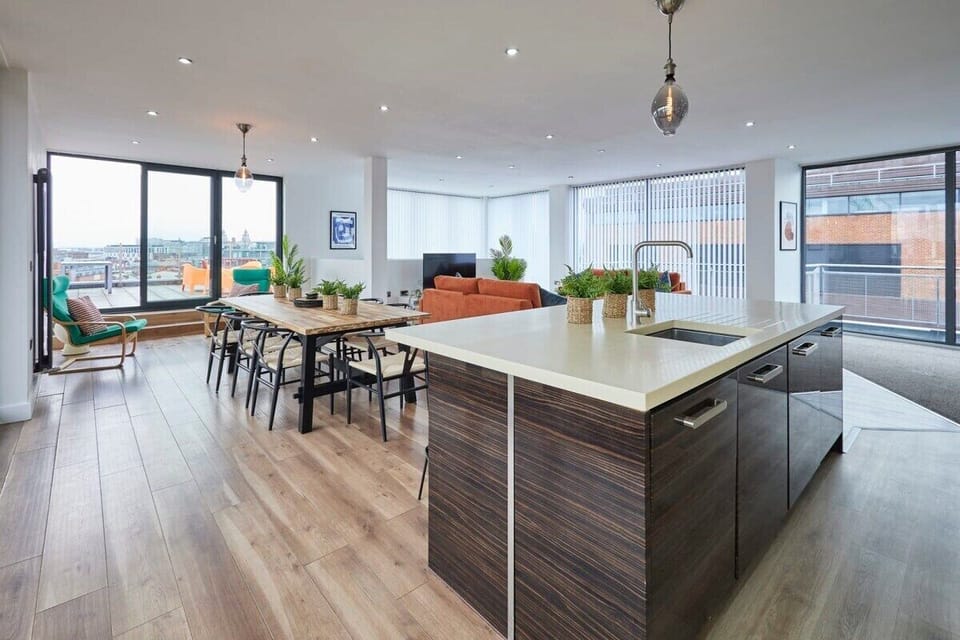 The Knight Street Penthouse I, Liverpool - Host & Stay