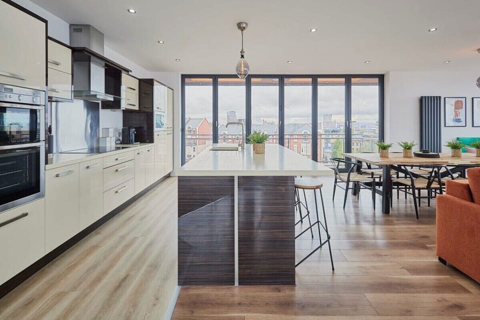 The Knight Street Penthouse I, Liverpool - Host & Stay