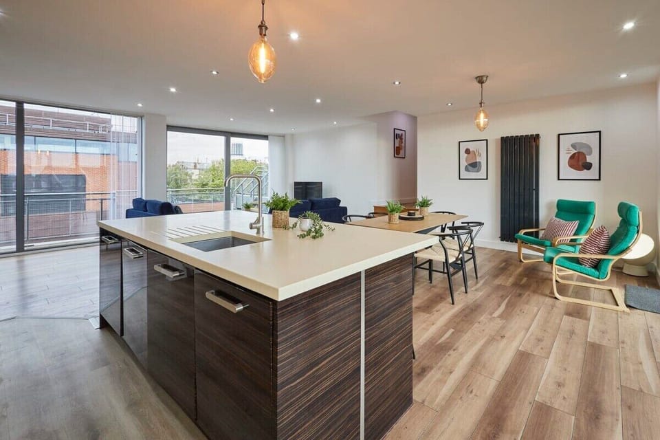 The Knight Street Penthouse II, Liverpool - Host & Stay