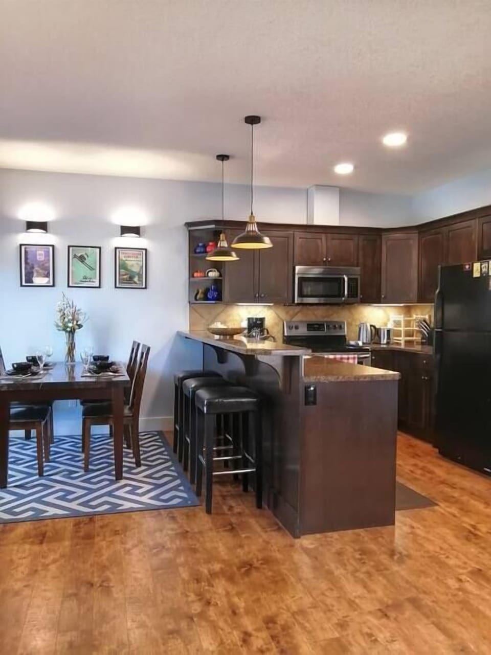 Open concept kitchen and dining with a fully equipped kitchen. 