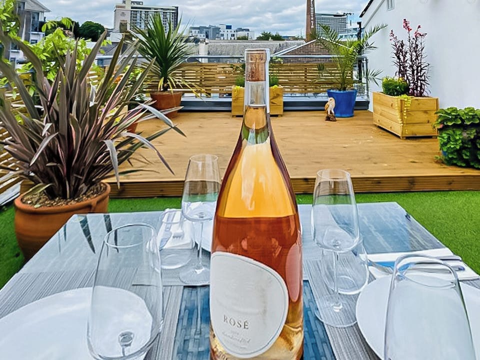 Sitting-out-area | The Merchants House, Plymouth