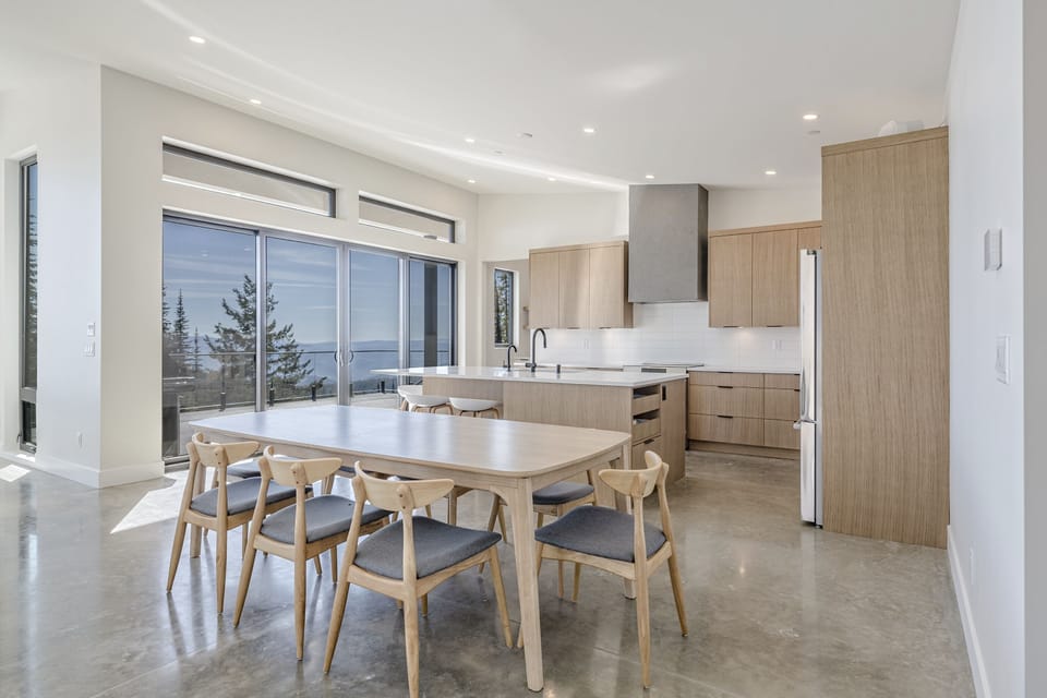 Large Kitchen with Dining Area 