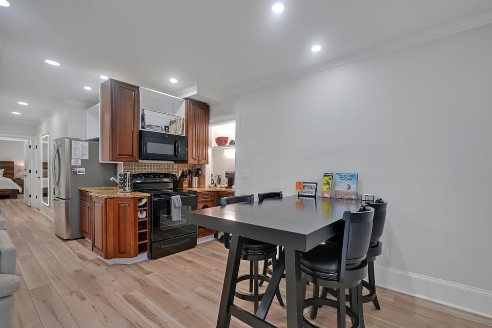 Kitchen and dining area.
