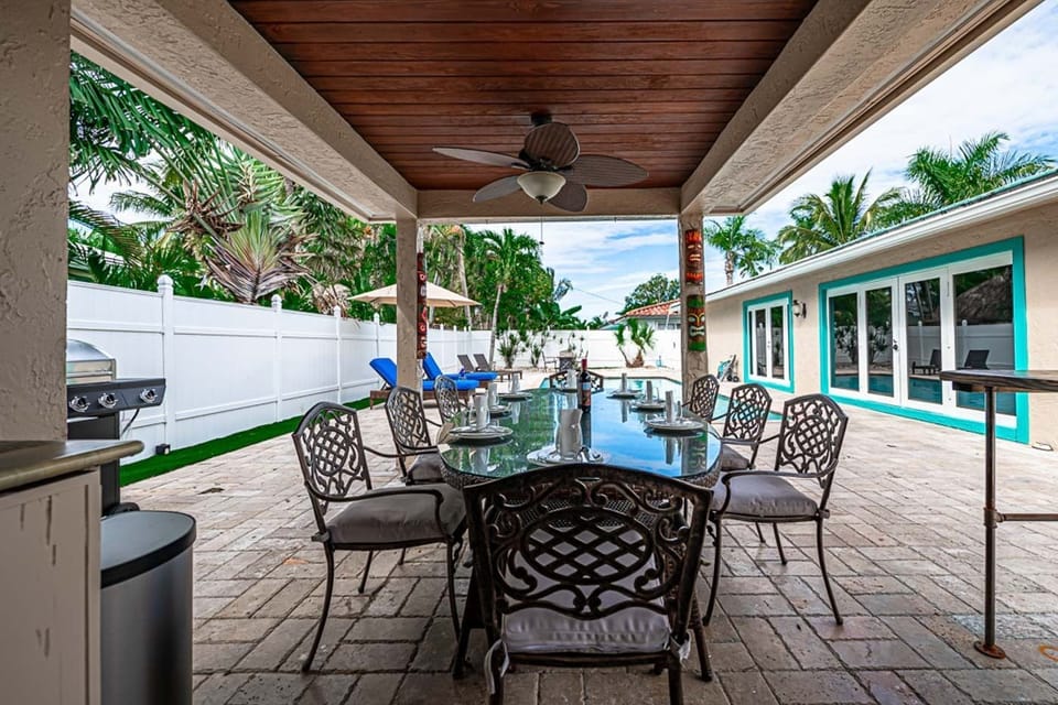 Outdoor patio dinning seats for 8