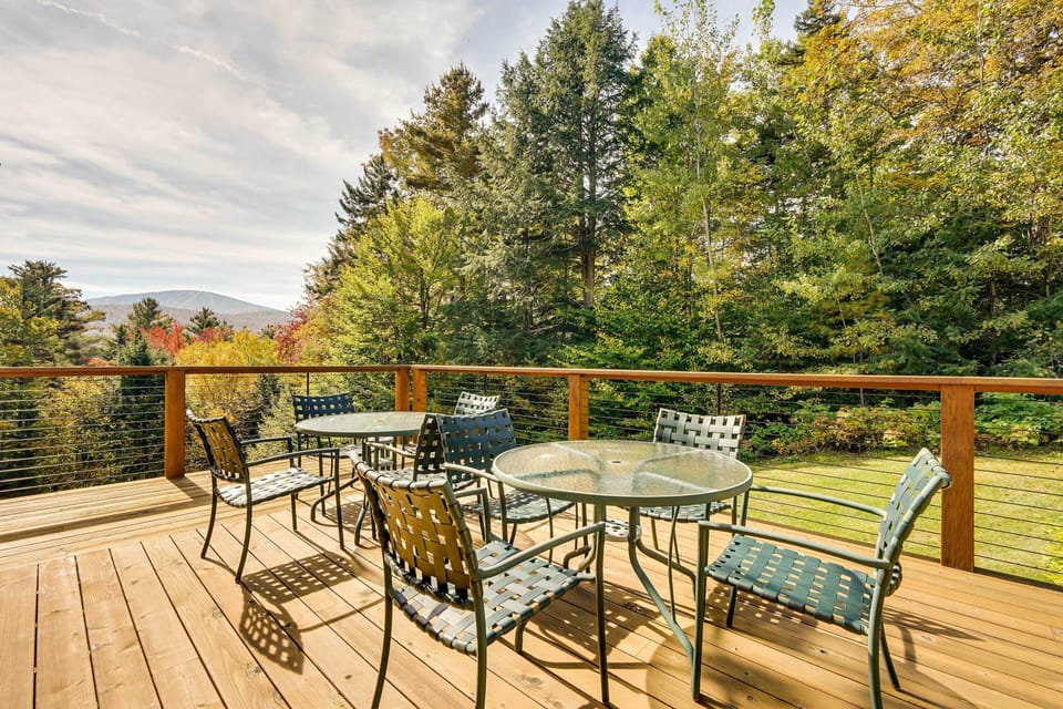 Private Deck | Mountain Views | Self Check-In | 9 Mi to Jamaica State Park