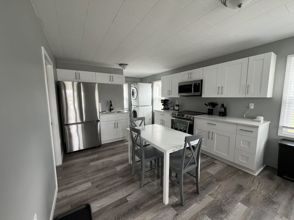 Kitchen with eat-in dining