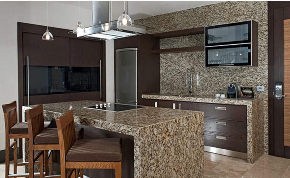 Full-kitchen equipped with a hidden pantry.