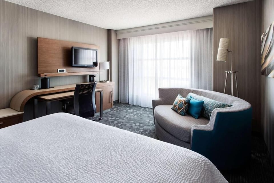 Unit with King bed. Exact unit will be assigned upon arrival. Views, colors, and decor may vary.