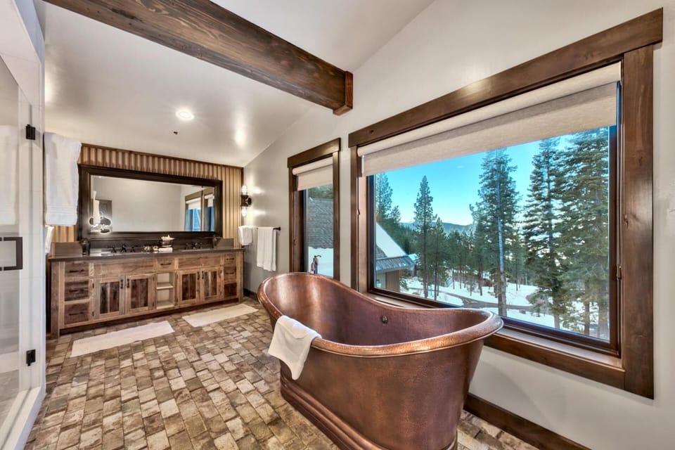 Master bedroom: ensuite