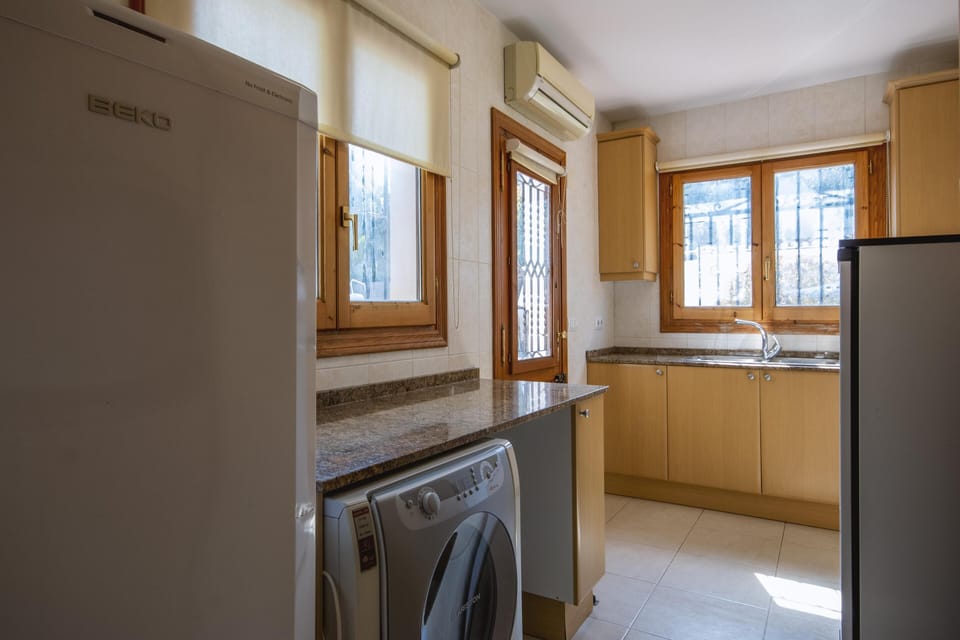 Laundry room with washing machine