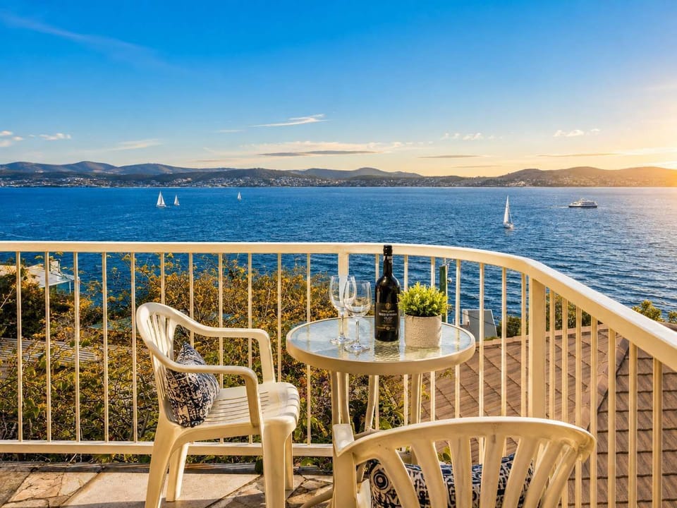 Enjoy your morning coffee or an evening glass of Tasmanian wine while watching yachts sail past and spectacular sunsets over the River Derwent.