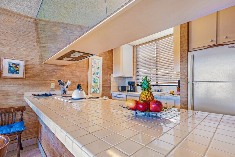 Large countertop in the kitchen.