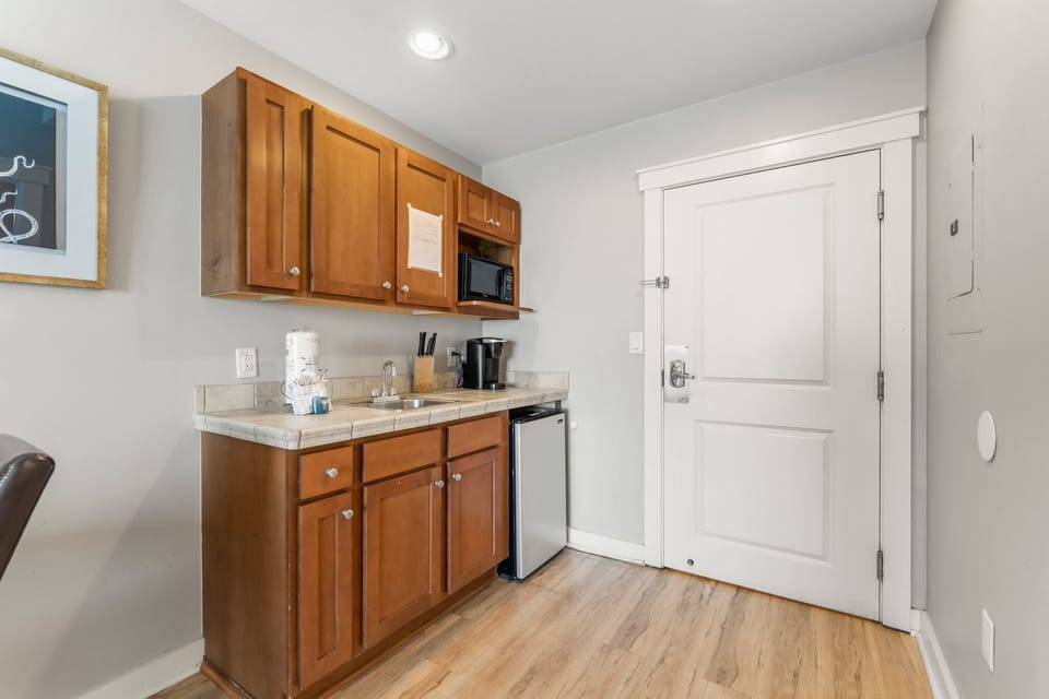 25-web-or-mls-15100-front-beach-rd-1336