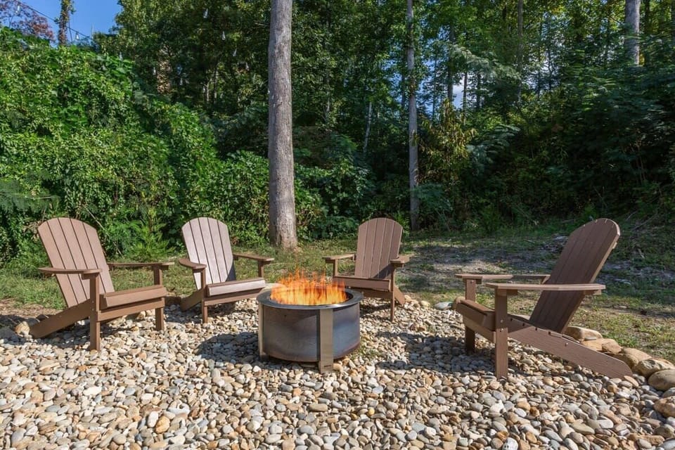 Firepit To Enjoy Those Late Starry Nights! (bring firewood)
