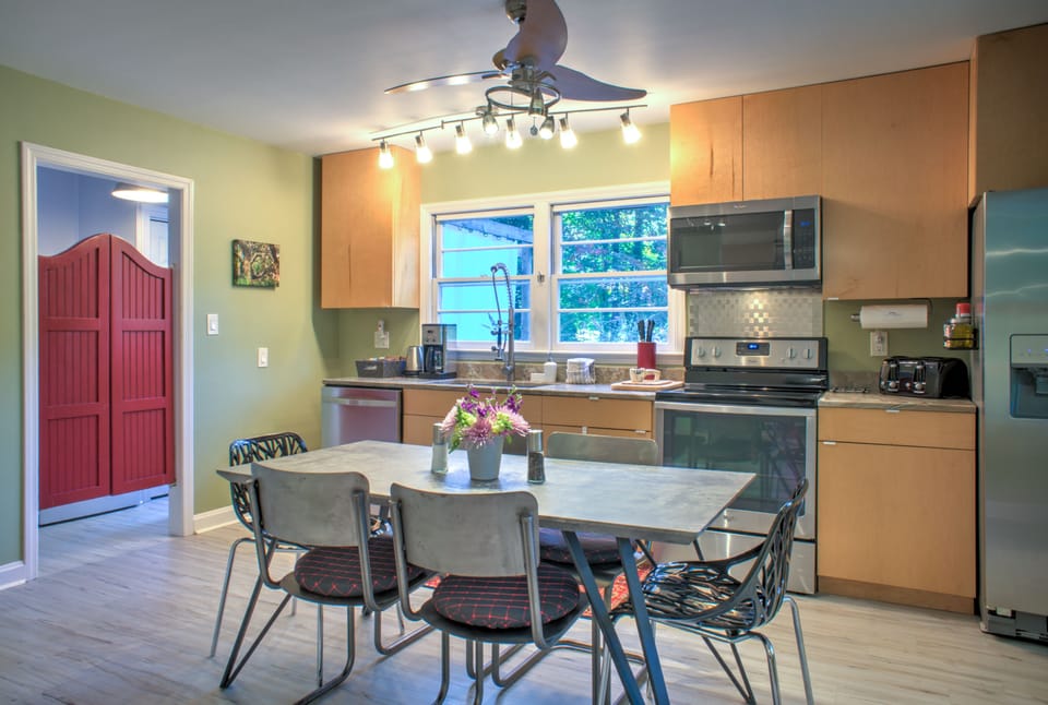 Fully Equipped Kitchen & Dining Area