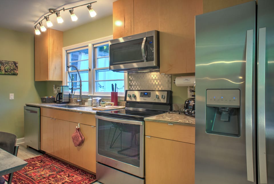 Fully Equipped Kitchen w/ Stainless Steel Appliances