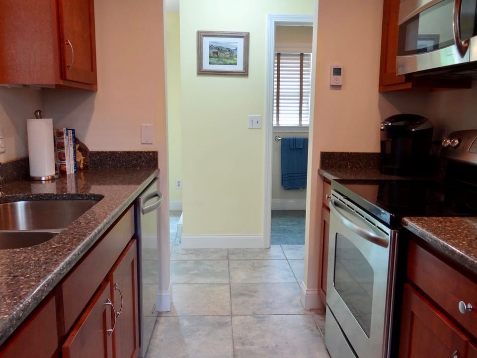 Fully stocked kitchen!
