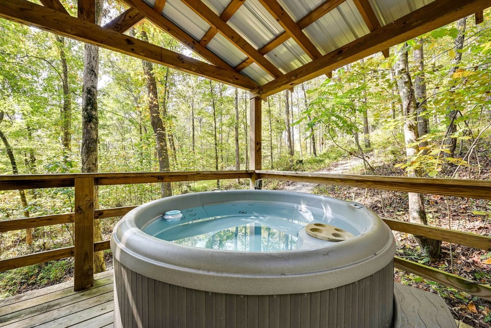 Private Gazebo w/ Hot Tub | On-Site Hiking Trail & Lake Access | Kayaks Provided