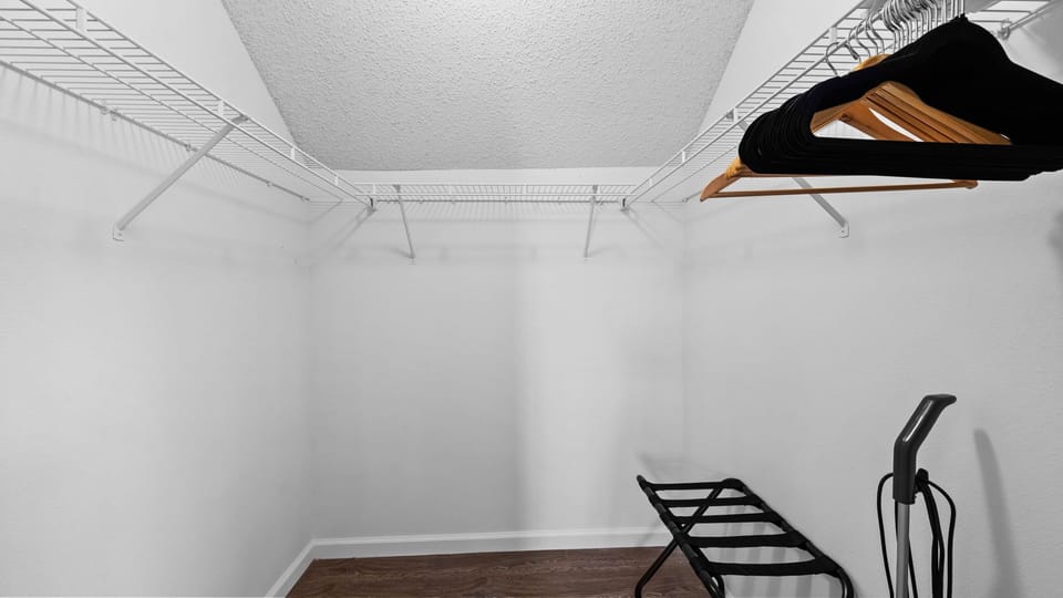 2nd Fl Desert AZ Theme Walk-in Closet with Luggage Rack 