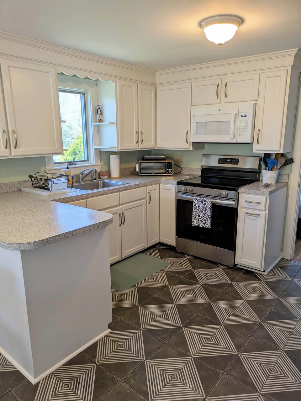 Fully stocked kitchen includes a toaster oven/air fryer