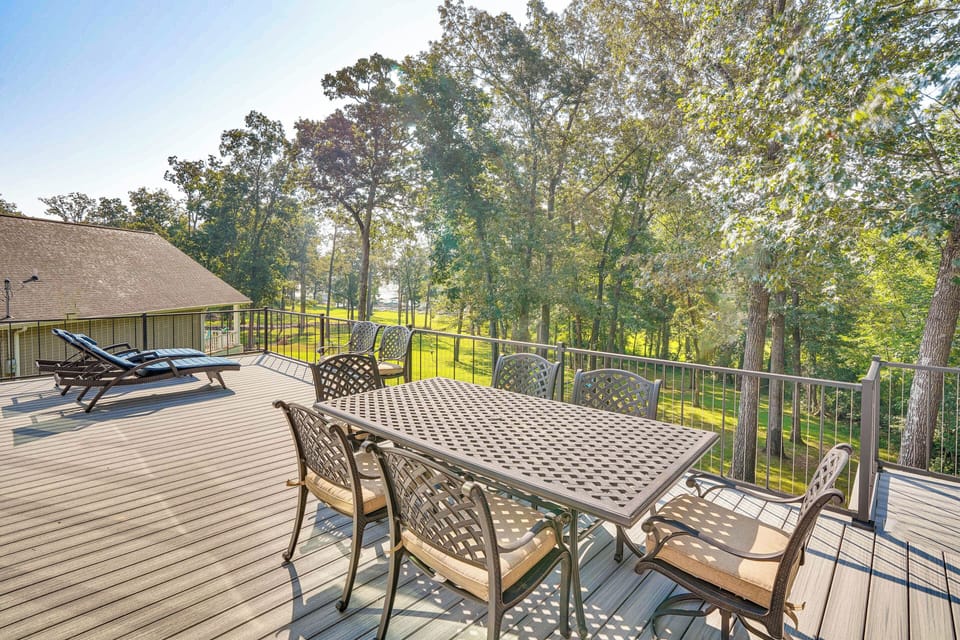 Gilbertsville Vacation Rental | 4BR | 3BA | Half Step to Enter | 2,500 Sq Ft