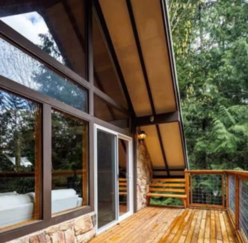 Wonderful deck looking out over mature cedar and fir trees!