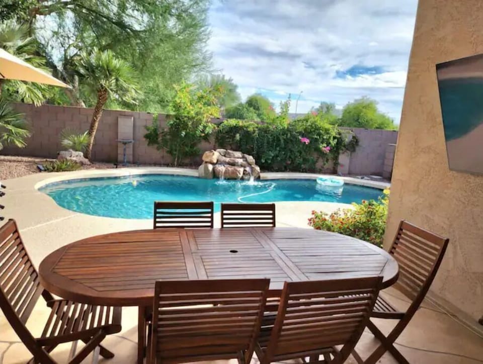 pool, patio with tv