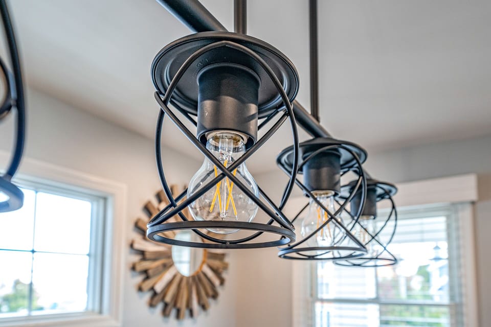 Industrial-chic pendant lighting with Edison bulb