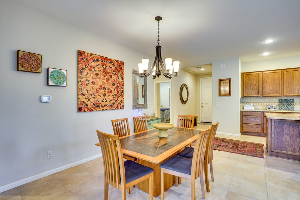 Dining Area | Dishware/Flatware Provided