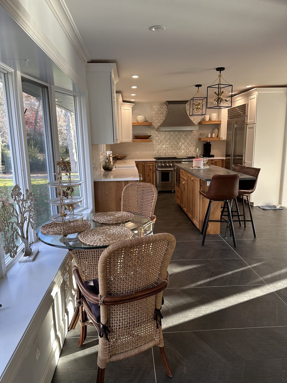 Breakfast area kitchen and laundry