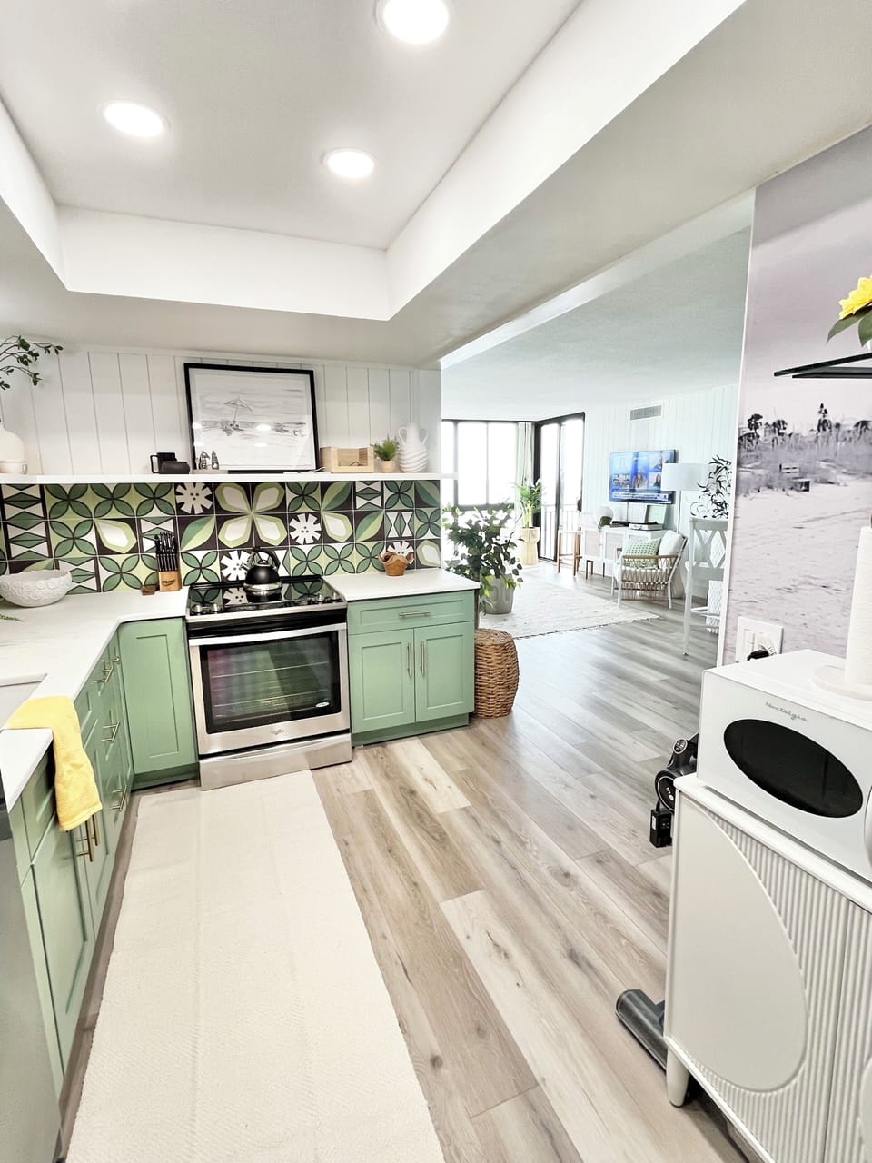 You can view the water even from the kitchen. Well stocked kitchen with pantry