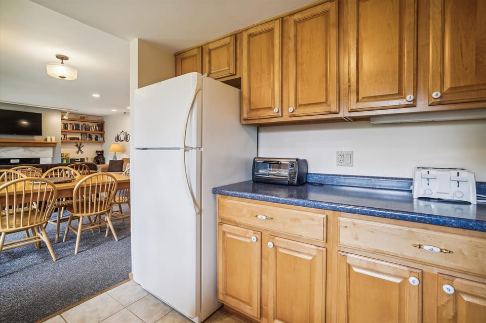 Full kitchen