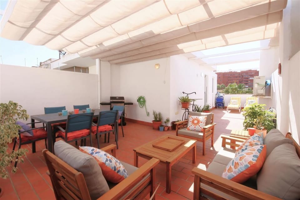 Huge roof terrace with outdoor seating, dining area, barbecue and sun loungers