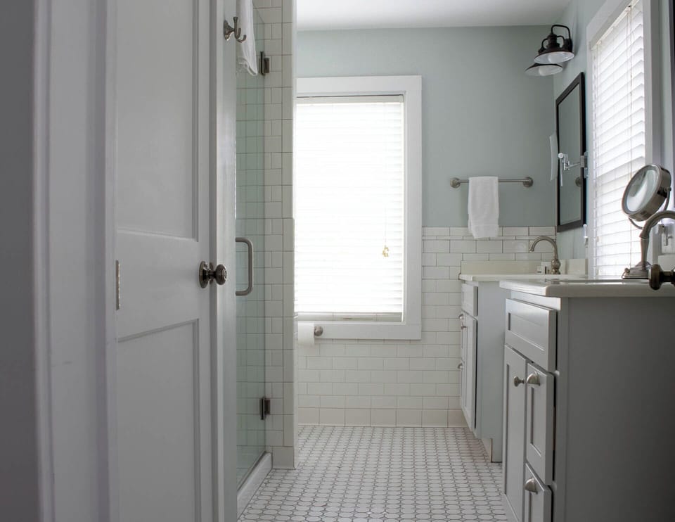 Bathroom 1 - en suite with shower