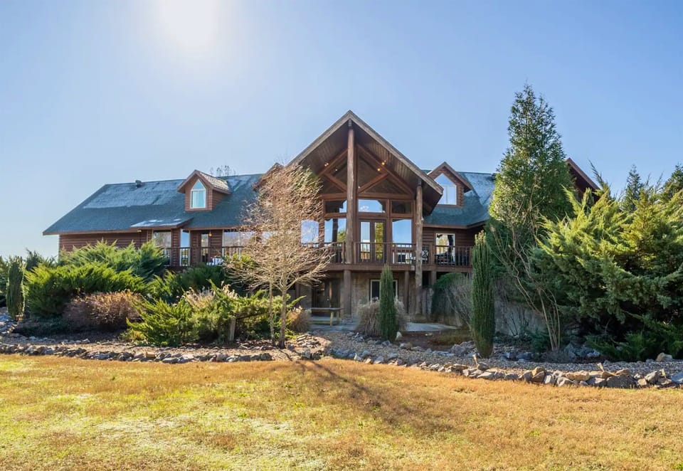 [Exterior] The Ranch has a Beautiful Exterior and is Always Well Kept Thanks to Our Dedicated Care Taker of this Property. We Want you to Feel Like you're in Paradise!