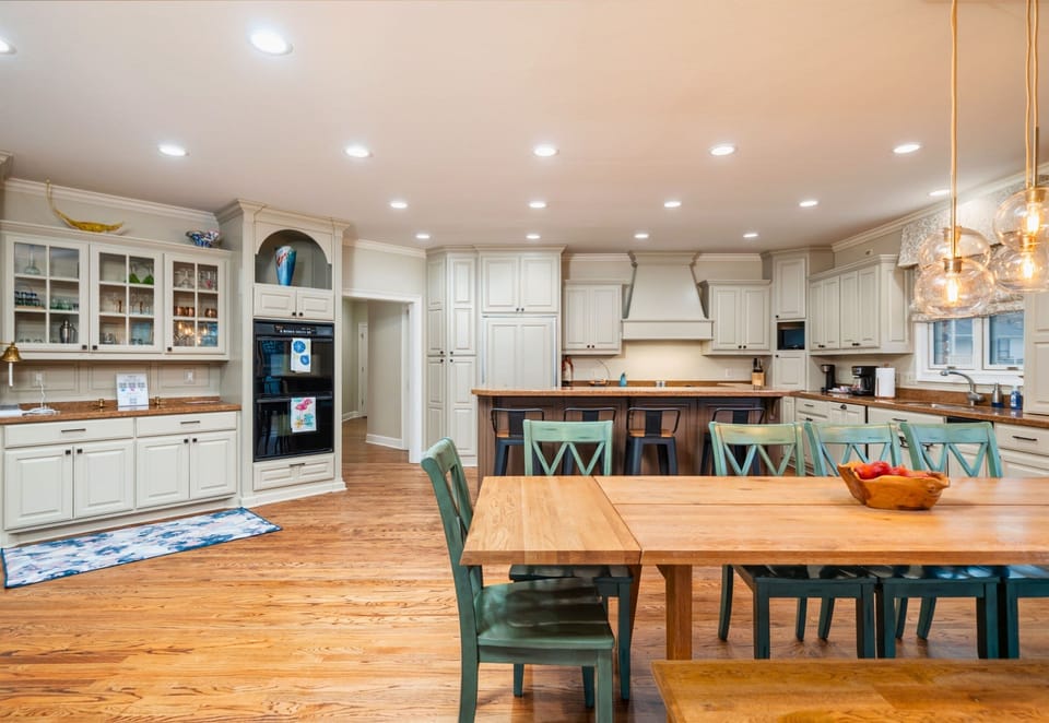 [Kitchen] Gather in the Kitchen and Whip up Some Drinks or Make a Meal Together