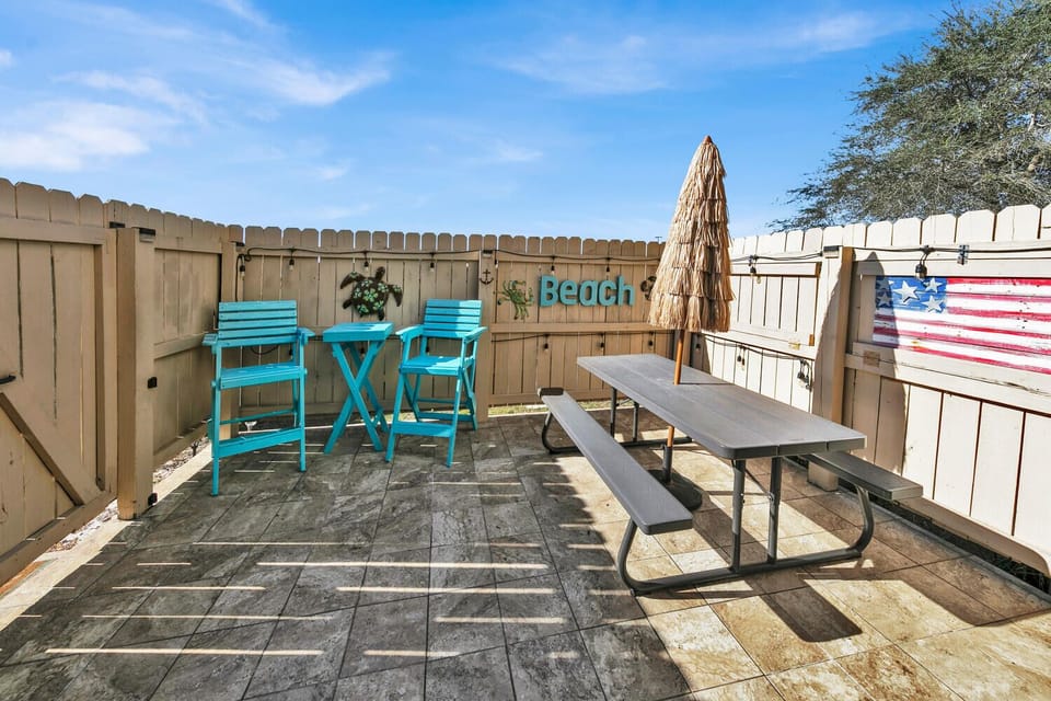 Horizon South 40C- Good Vibes patio