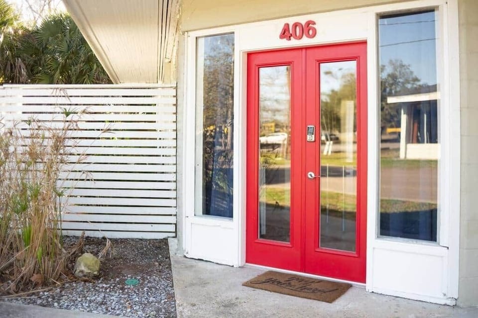 Blaizy Dayz entrance door