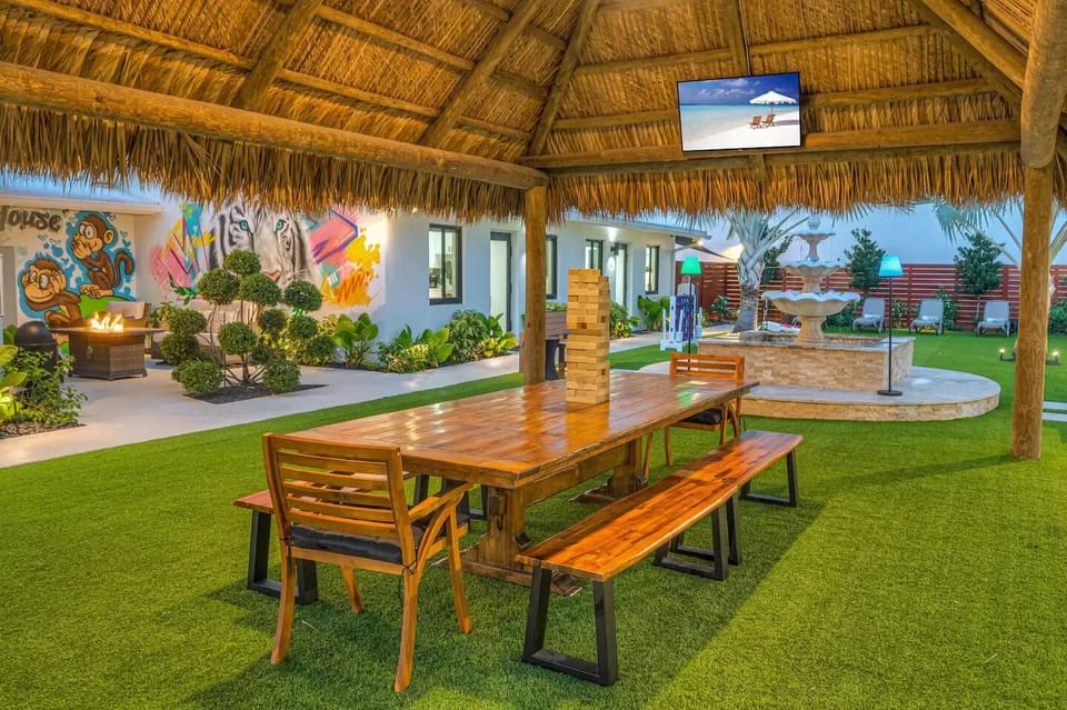 Outdoor dining