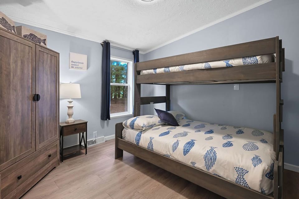 Bunk beds (twin over full) in fifth bedroom