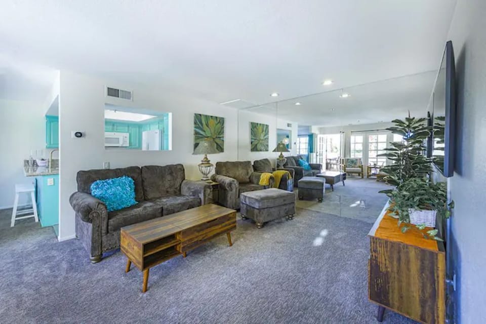 Open, airy, bright & comfy living room with convertible table, record player