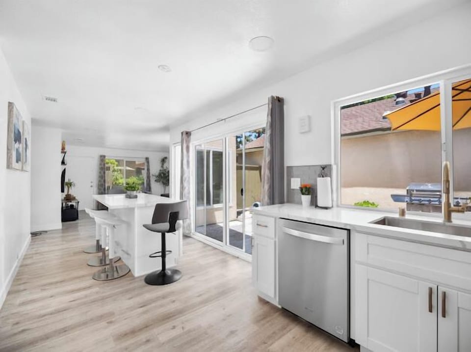 Kitchen & island area