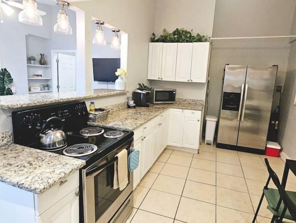 Full kitchen!
