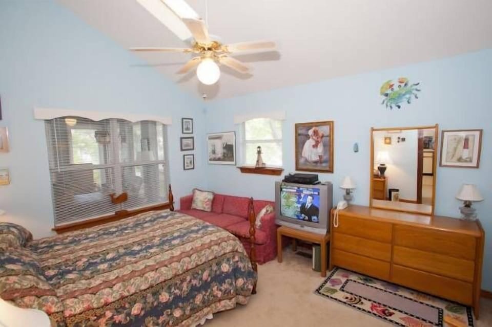 Second Floor
Primary Bedroom -Queen with ensuite bath with additional hallway access; 32" mounted flat screen TV and Blu-Ray