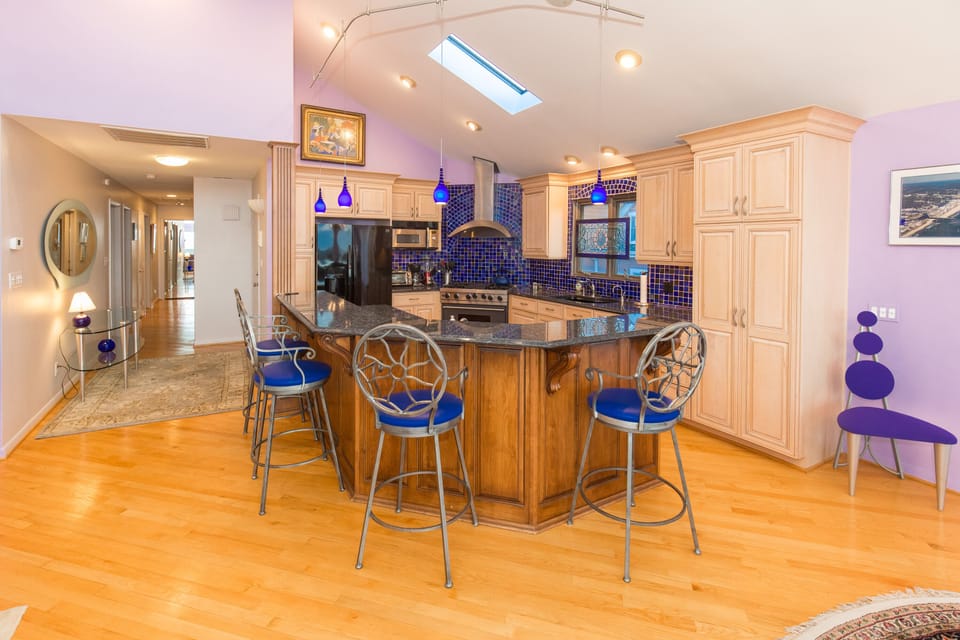 Kitchen bar seating