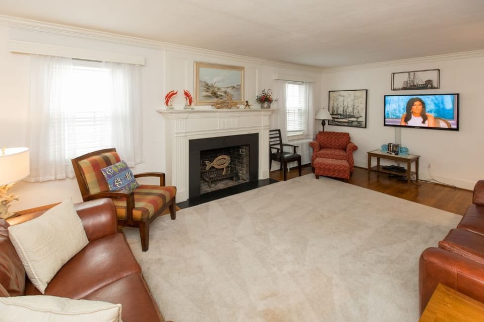 First Floor
Living room