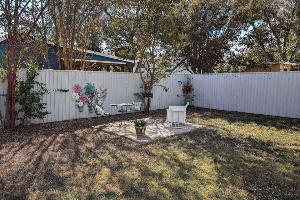 Another sitting area in the back yard