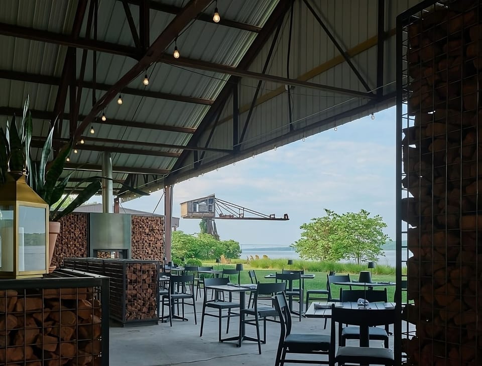 Restaurant/Bar