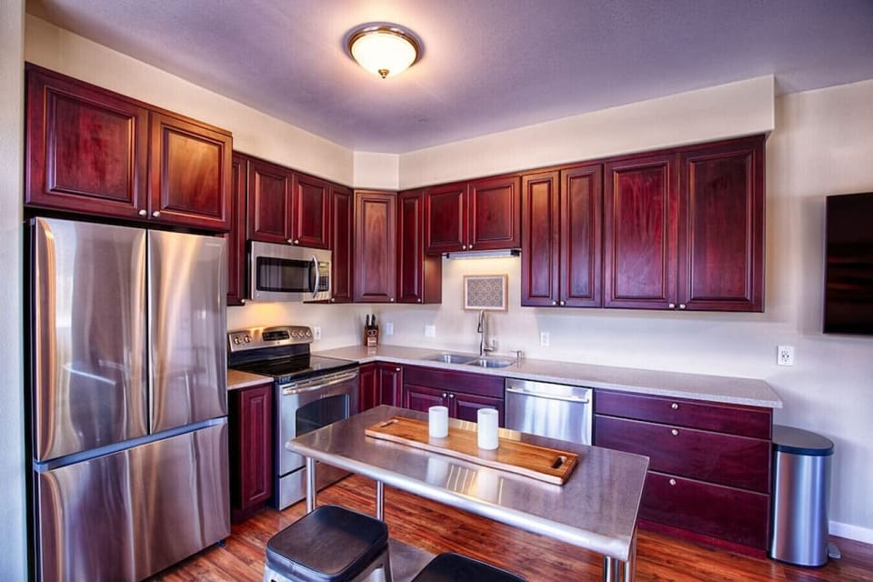 Full kitchen with Full Fridge, Freezer, Oven, Stoke Top, Microwave, Coffee Pot, & Dish Washer