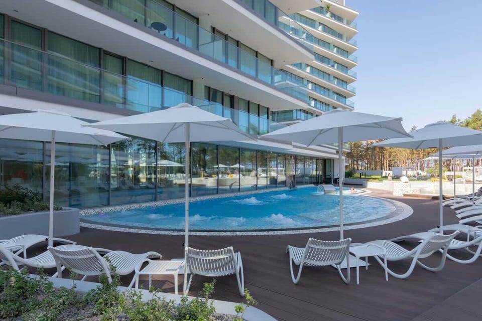 The building is located in a vibrant neighborhood with plenty of dining options. 